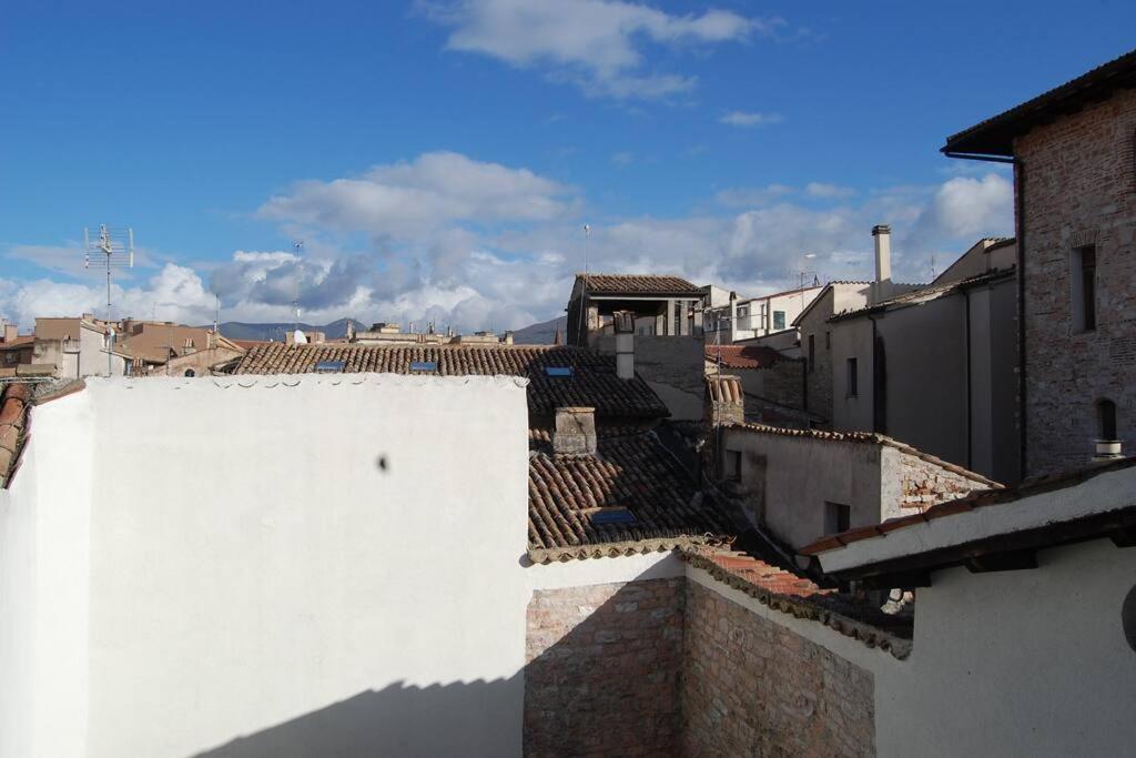 "Le Volte" Appartamento Nel Cuore Di Foligno Exterior photo